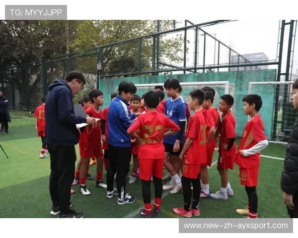 “青少年足球培训计划全面升级，注重技能与战术结合”，青少年足球培训营
